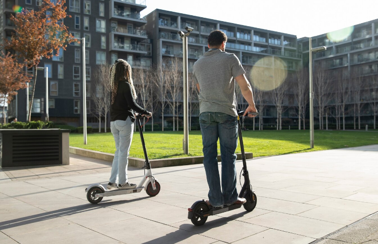 01.08.2025 Москвичи высказываются за запрет аренды электросамокатов. Как навести порядок на дорогах?
