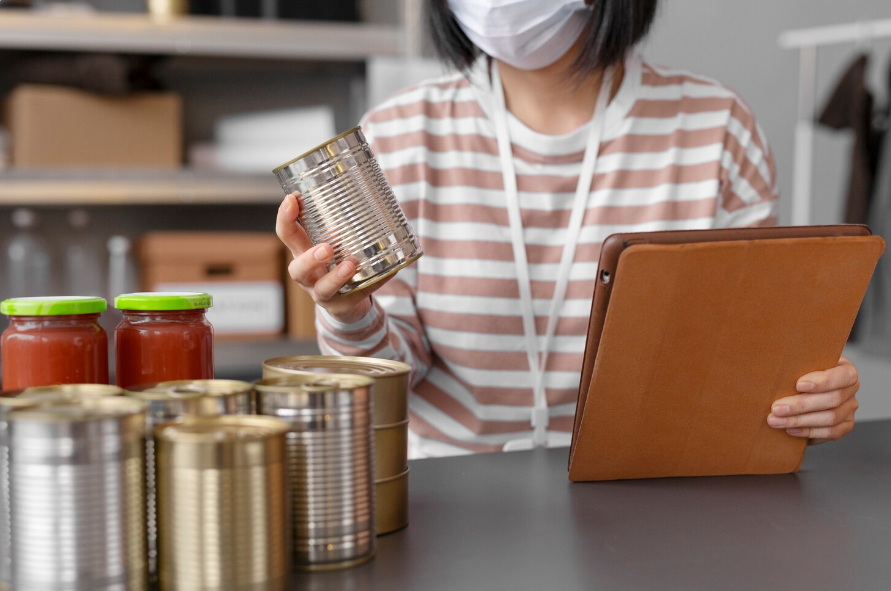 Опасная еда и маркетплейсы: на что жалуются в Роспотребнадзор